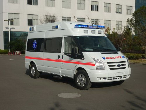 西安市中心医院预约私人救护车转运到鸡西市恒山区 救护车出租长途得多少钱
