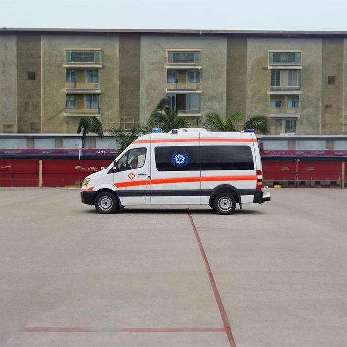 连云港市人民医院预约私人救护车租赁到丽江市 救护车出租公司哪个好