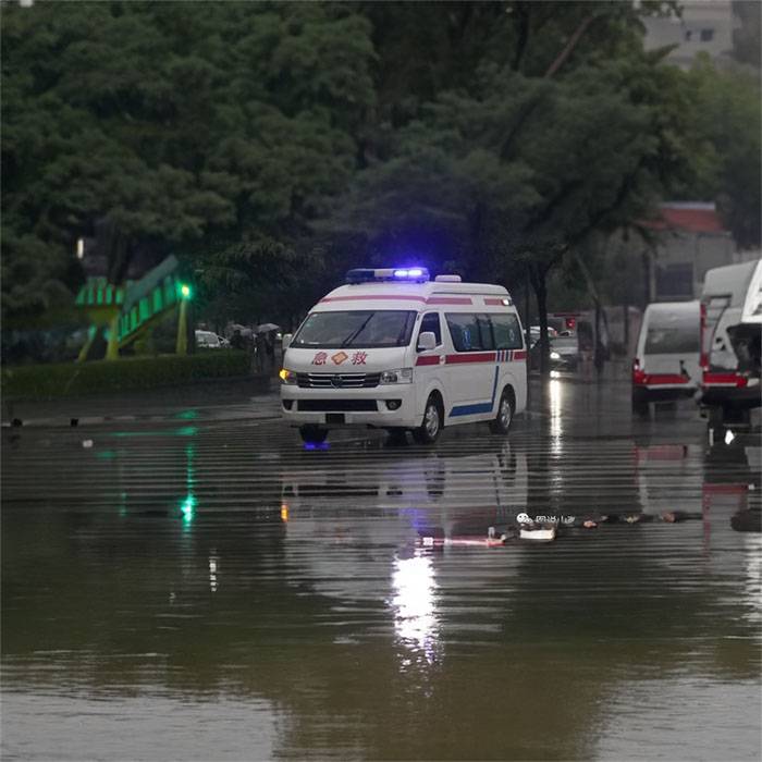 上海交通大学医学院附属第九人民医院（上海市第九人民医院）租私家救护车转院到乌海市海勃湾区 私人救护车出租多少钱