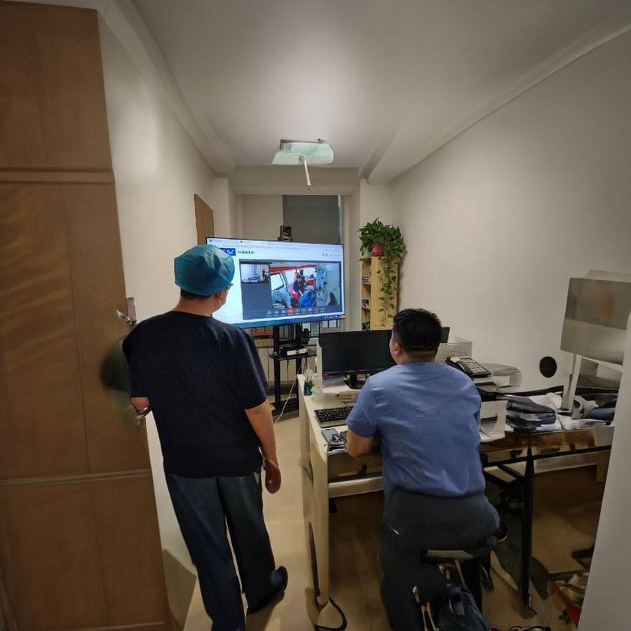 中国人民解放军医院（兰州三爱堂医院）租救护车护送到镇江市润州区 出租120救护车多少钱一公里