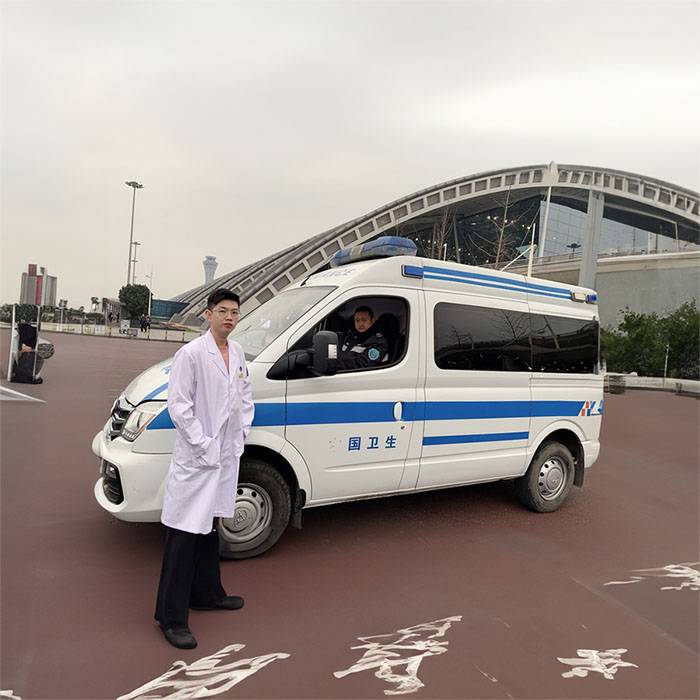 吉化集团公司总医院预约私人救护车转运到黔西南布依族苗族普安县 那里有救护车出租 多少钱