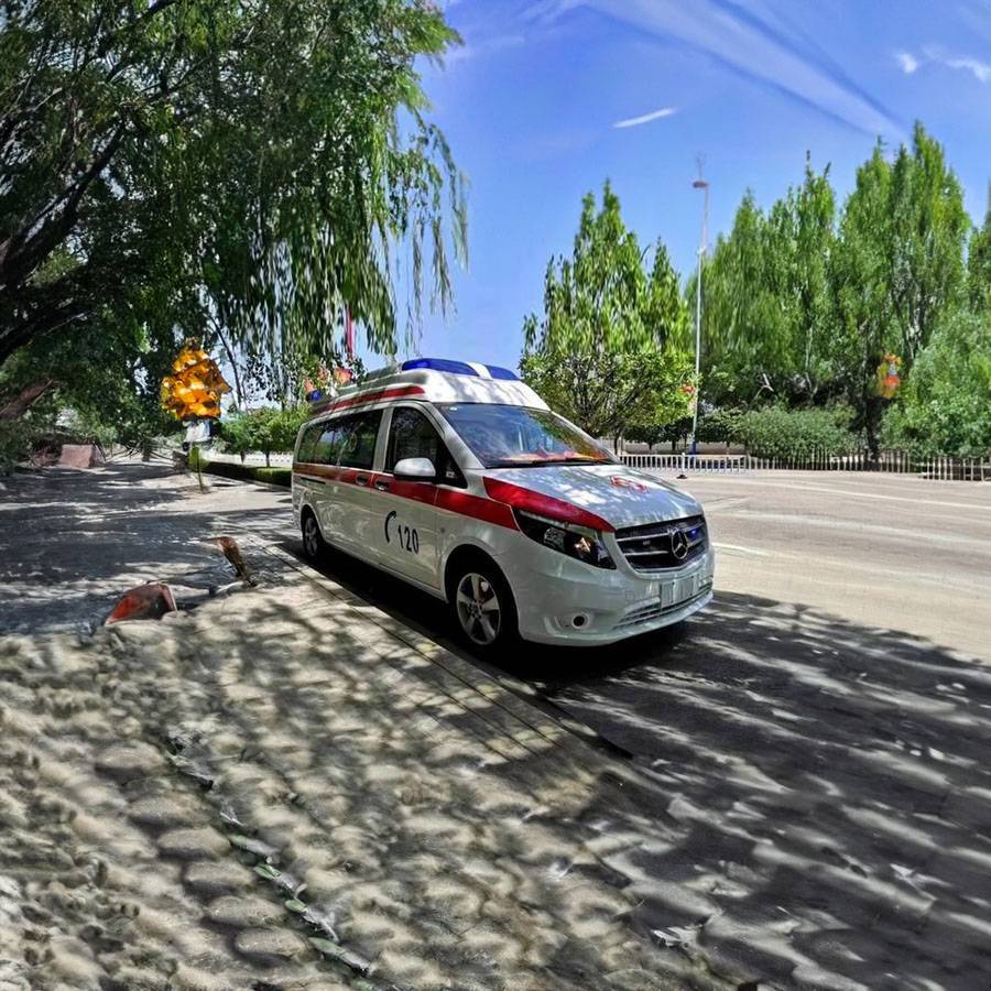 长征医院分院租救护车护送到临沧市凤庆县 叫一次救护车多少钱出租
