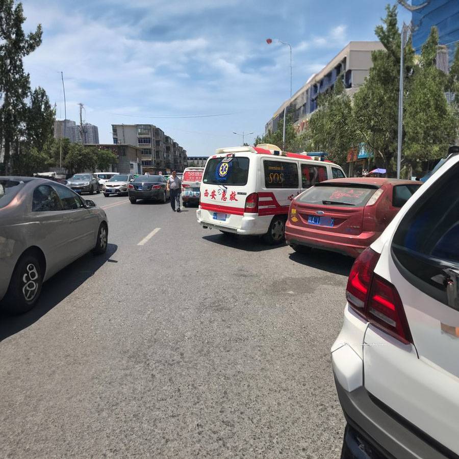 新疆生产建设兵团总医院私人救护车租赁到秦皇岛市抚宁区 那里有救护车出租 多少钱