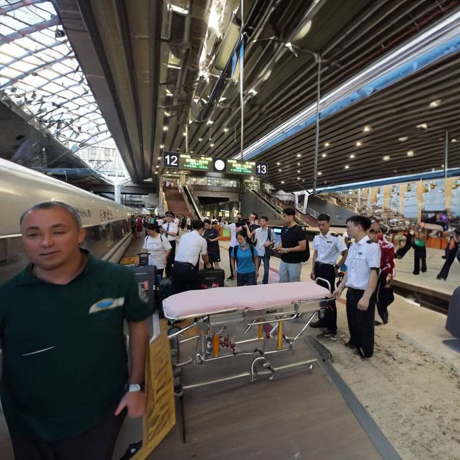 湖北省中医院光谷院区租私人急救车到天津市河西区 哪里有带呼吸机的救护车出租