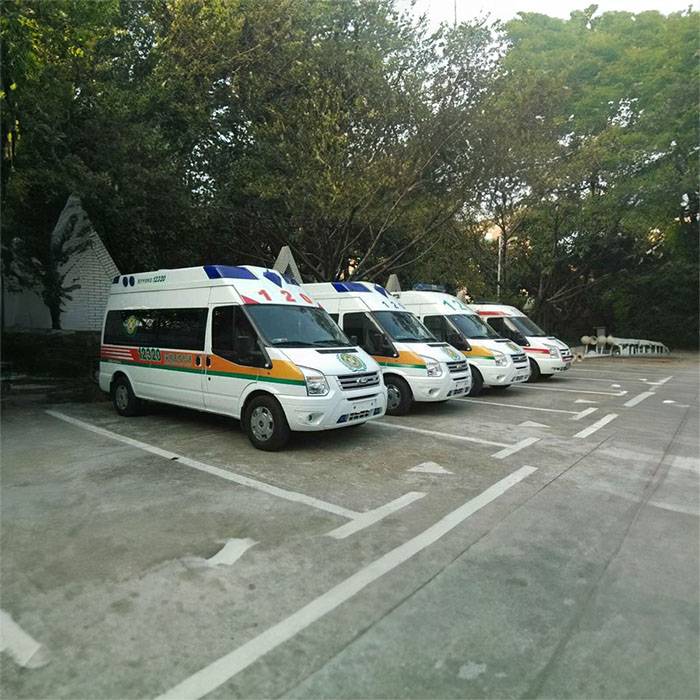 昆明医学院第二附属医院（昆明工人医院）租私人救护车转院到漳州市长泰县 救护车出租服务 长途转运服务多少钱
