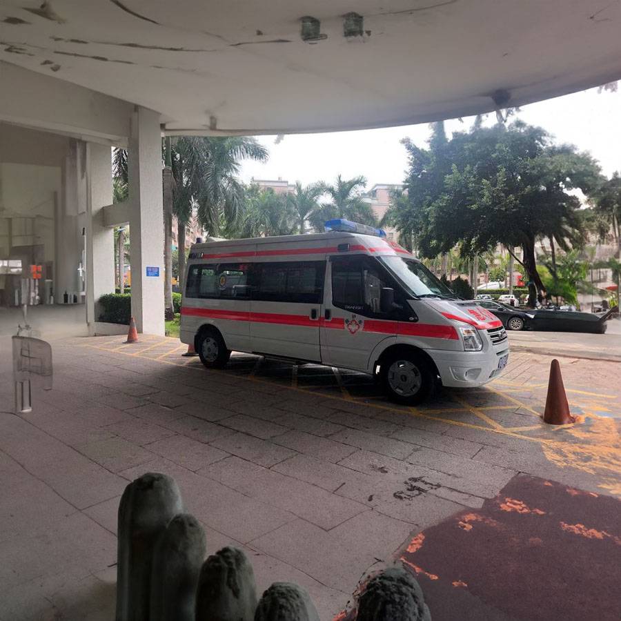 昆明医学院附属医院（云大医院）租用私人救护车到镇江市句容市 哪里有带呼吸机的救护车出租