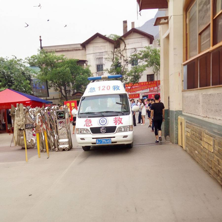 广西区妇幼保健院预约私人救护车转运到呼伦贝尔市莫力达瓦达斡尔族自治旗 医院救护车叫一次多少钱 出租公司