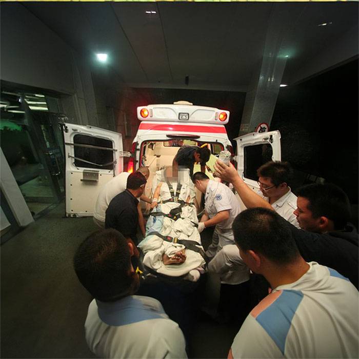 娄底市中心医院预约私人救护车租赁到运城市芮城县 救护车出租 电话是多少钱