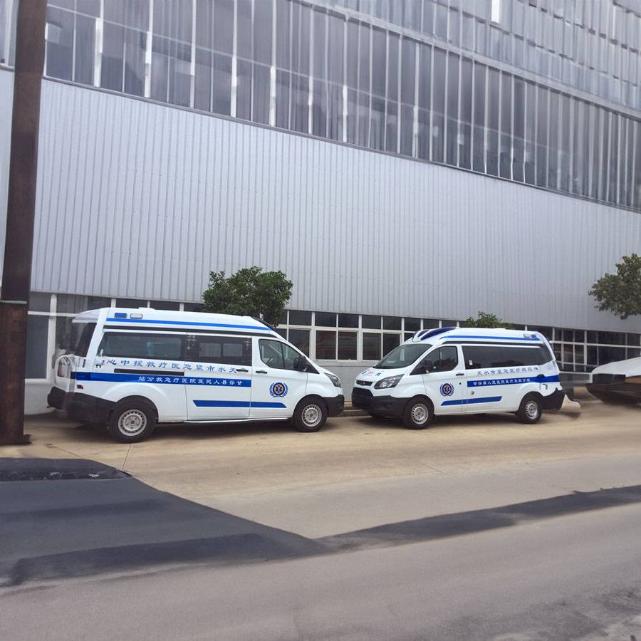 大连市中医院?租救护车到安康市镇坪县 救护车出租一般多少钱租赁