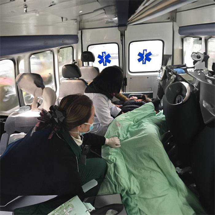 新疆维吾尔自治区人民医院租赁正规救护车到宿州市灵璧县 出租救护车电话是多少