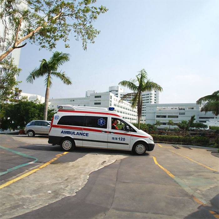 重庆医科大学附属医院租用私人救护车到安顺市紫云苗族布依族自治县 救护车出租 多少钱一辆