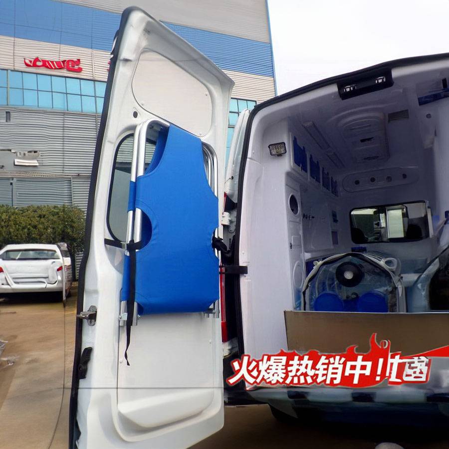 铁岭市中心医院租私人救护车转院到丹东市宽甸满族自治县 救护车出租一般多少钱