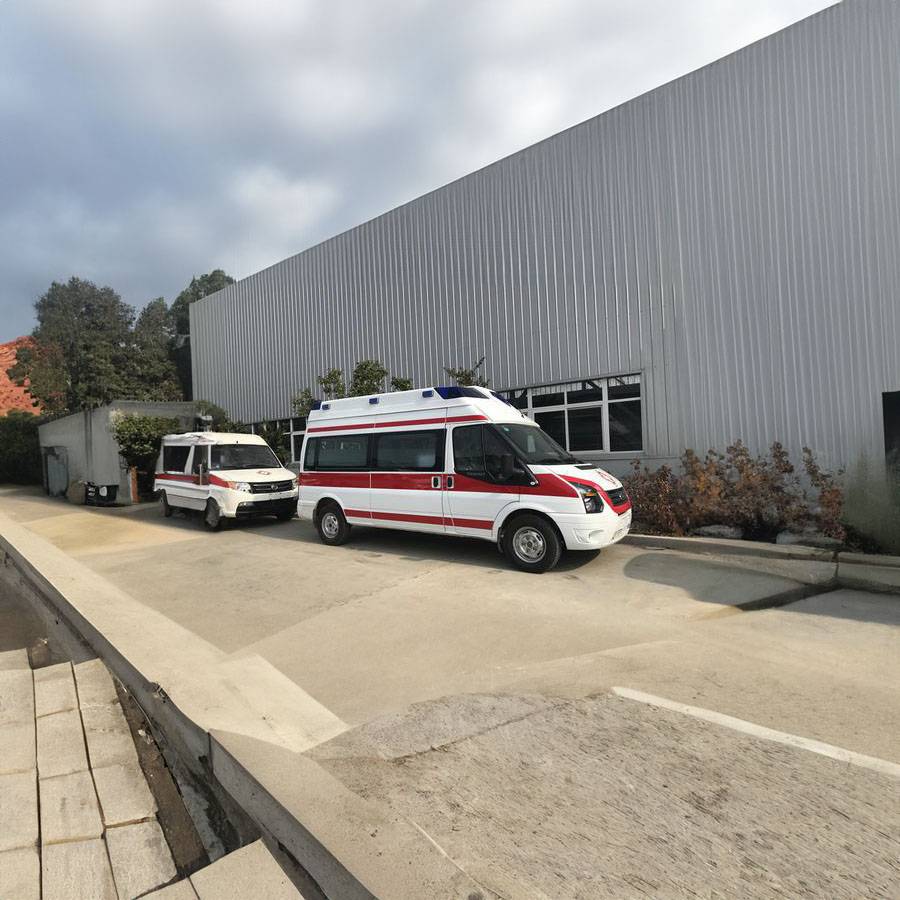 内蒙古医学院第二附属医院（内蒙古医学院二附院）租赁私人救护车转运到石嘴山市平罗县 救护车出租 电话是多少钱