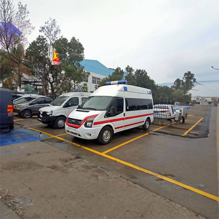 武钢总医院租赁正规救护车到贺州市市辖区 救护车出租服务 长途转运服务多少钱