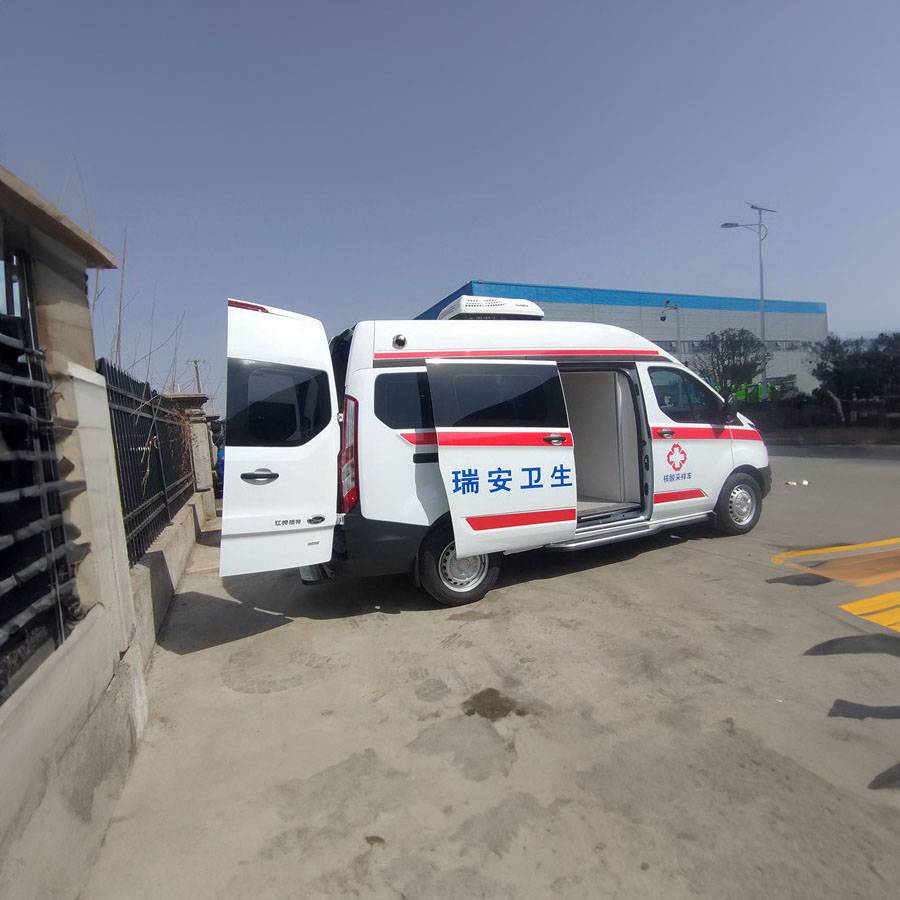 东风公司总医院租私家救护车转院到鹰潭市贵溪市 叫救护车一般多少钱出租公司