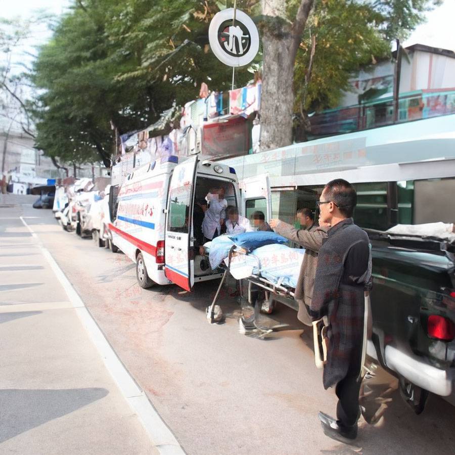 湖南省肿瘤医院出租急救车护送到苏州市张家港市 救护车出租 电话是多少钱