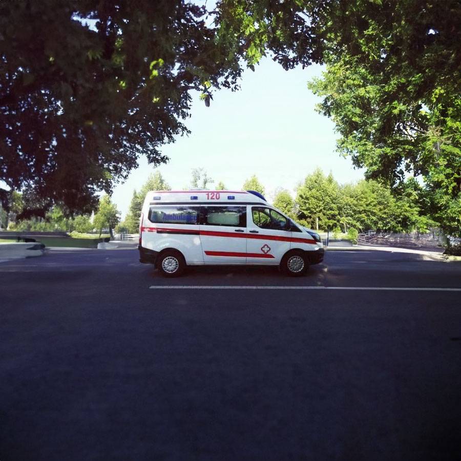 洛阳正骨医院租用私人救护车护送到铜仁地区万山特区 私人救护车出租多少钱