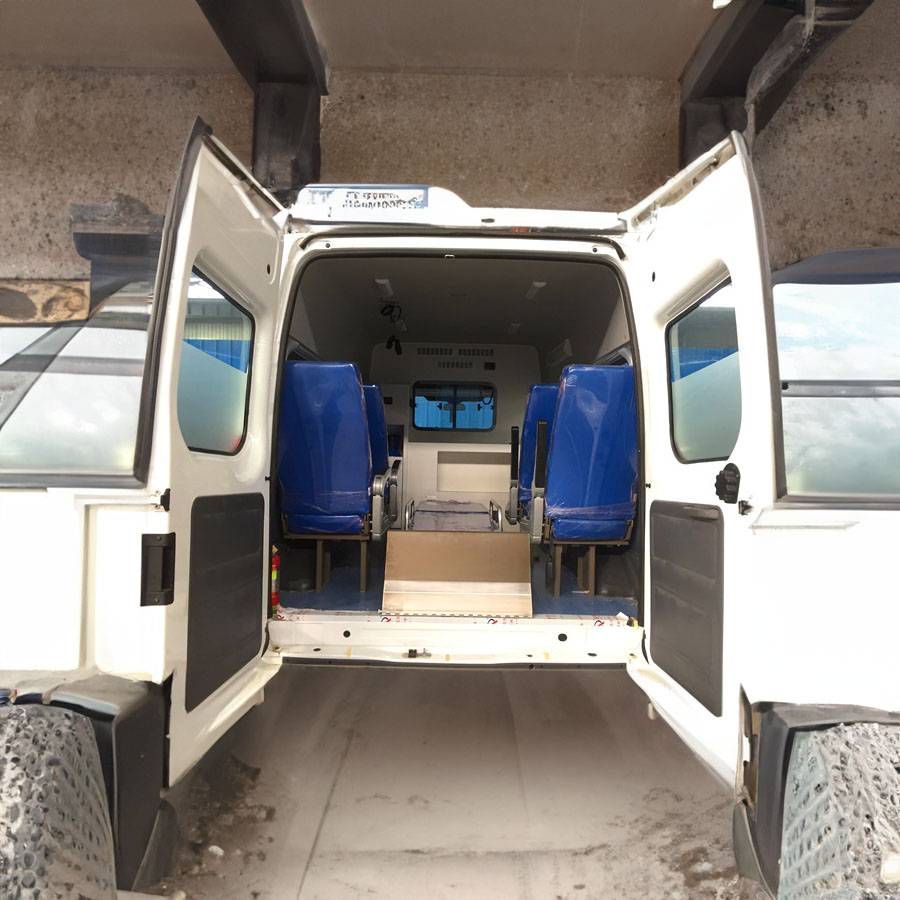 云南省第二人民医院（云南省红会医院）租私家救护车转院到河池市 哪里有救护车出租电话多少