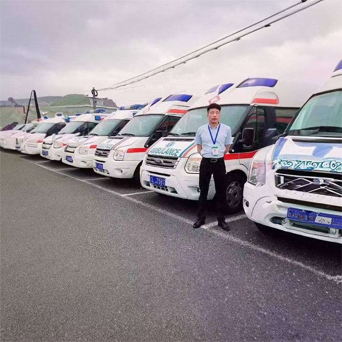 贵港市中西医结合骨科医院贵租用私人救护车到锡林郭勒盟正蓝旗 急救救护车出租费用多少