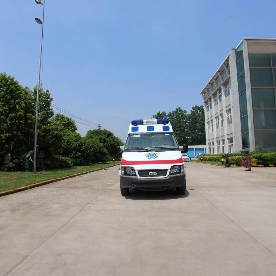 成都第三人民医院租赁私人救护车到普洱市 出租救护车出院转院怎么样