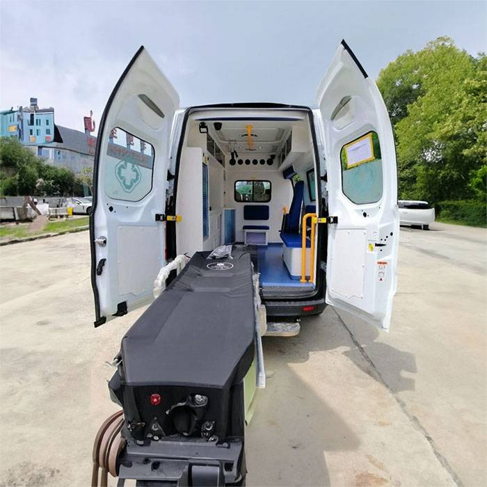 四川大学华西第二医院（华西妇产儿童医院）租赁私家救护车到玉树藏族治多县 私人120救护车出租多少钱