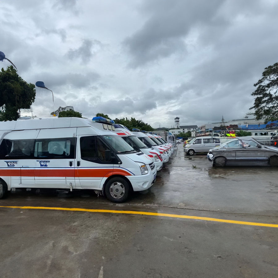 新疆心脑血管病医院120私人救护车租赁到锡林郭勒盟正镶白旗 救护车出租公司哪里实惠