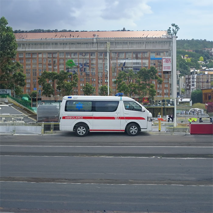 怀化市人民医院（南华大学附属怀化医院）租赁正规救护车到石家庄市高邑县 哪里有救护车可以出租