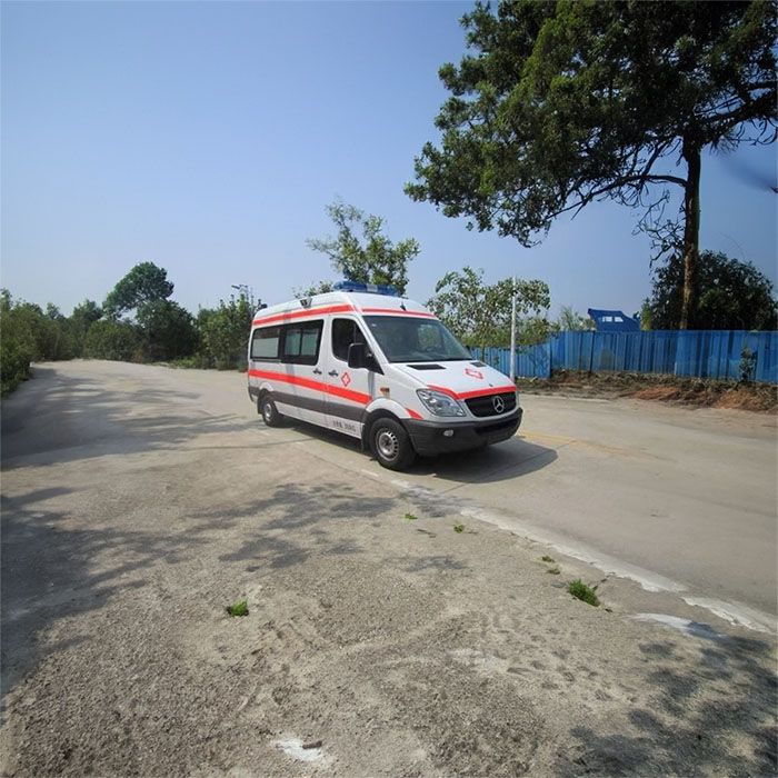西安市第四医院（西安广仁医院）租私人救护车转院到保定市雄县 救护车出租公司费用多少