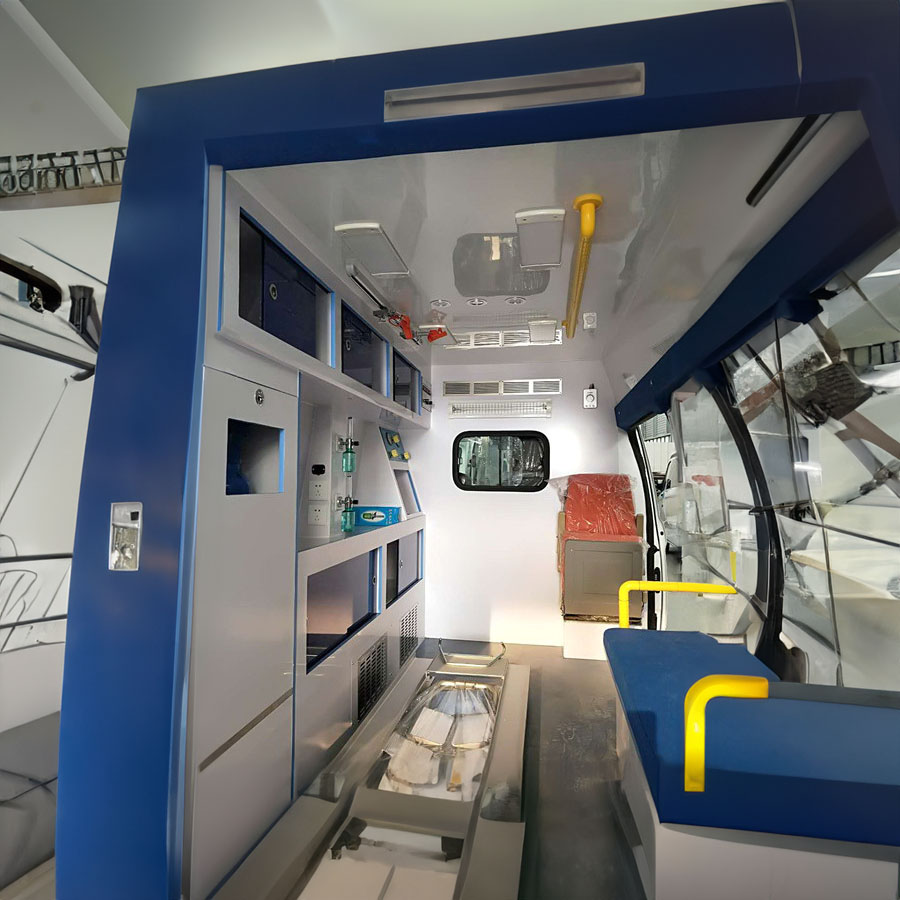 昆明医学院第二附属医院（昆明工人医院）私人救护车出租到巴音郭楞蒙古轮台县 救护车辆出租价格多少