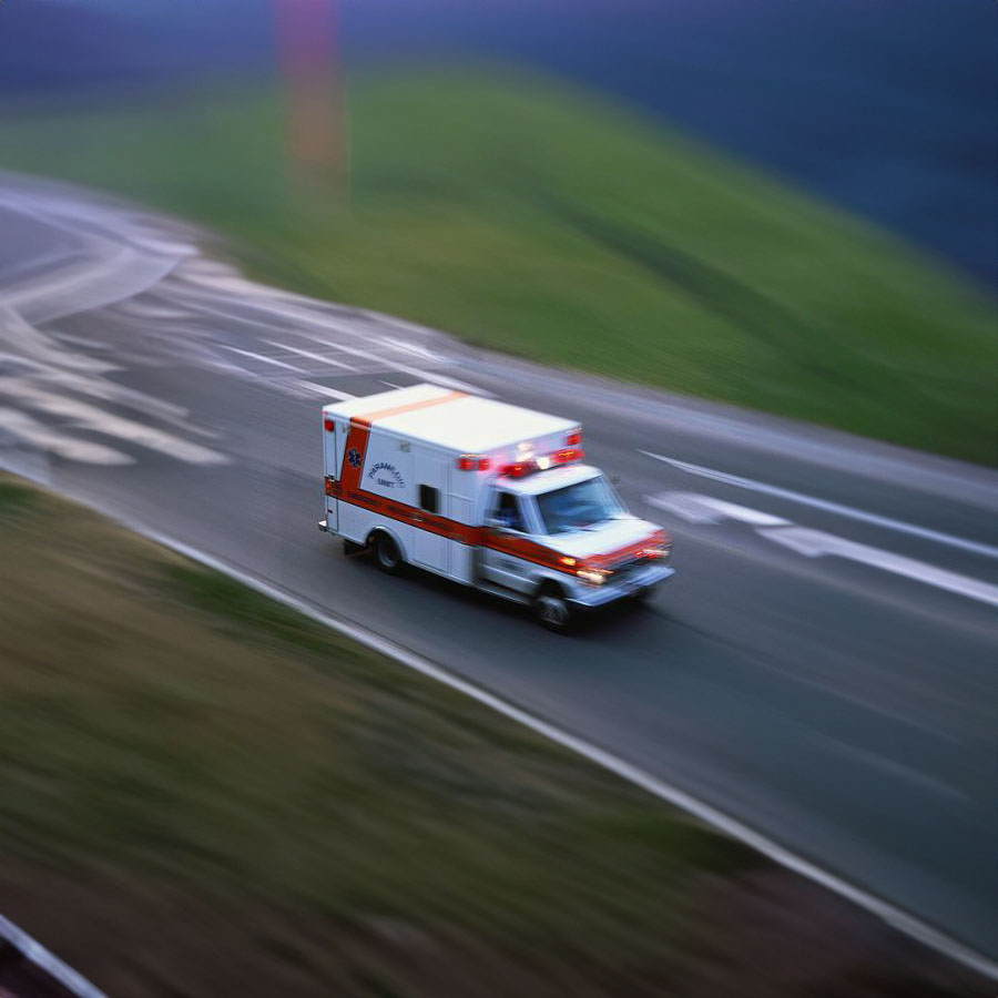 河南省肿瘤医院预约私人救护车租赁到无锡市滨湖区 救护车出租要多少钱