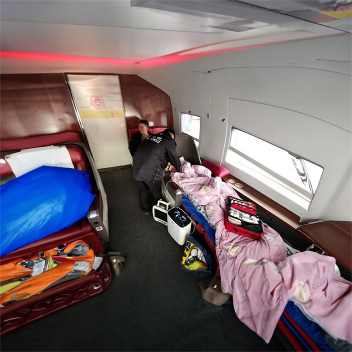 中国人民解放军西藏军区总医院租私人救护车转院到临沧市凤庆县 救护车哪里有出租