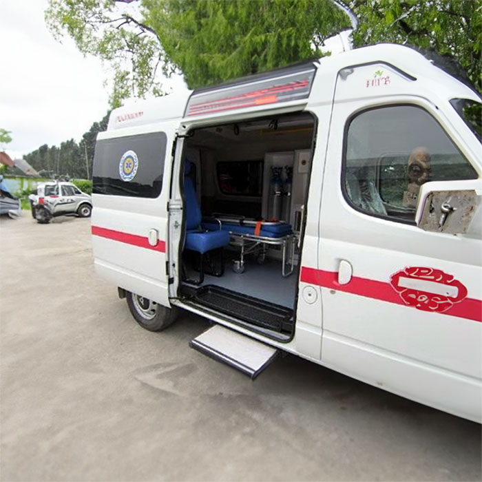 武警新疆生产建设兵团指挥部医院租私人救护车到塔城地区 出租120救护车多少钱一公里