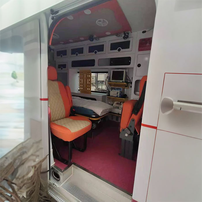 贵阳市第二人民医院租赁私人救护车到成都市武侯区 救护车出租多少钱